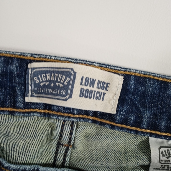 Levi's Low Rise Boot Cut Jeans - Picture 8 of 8